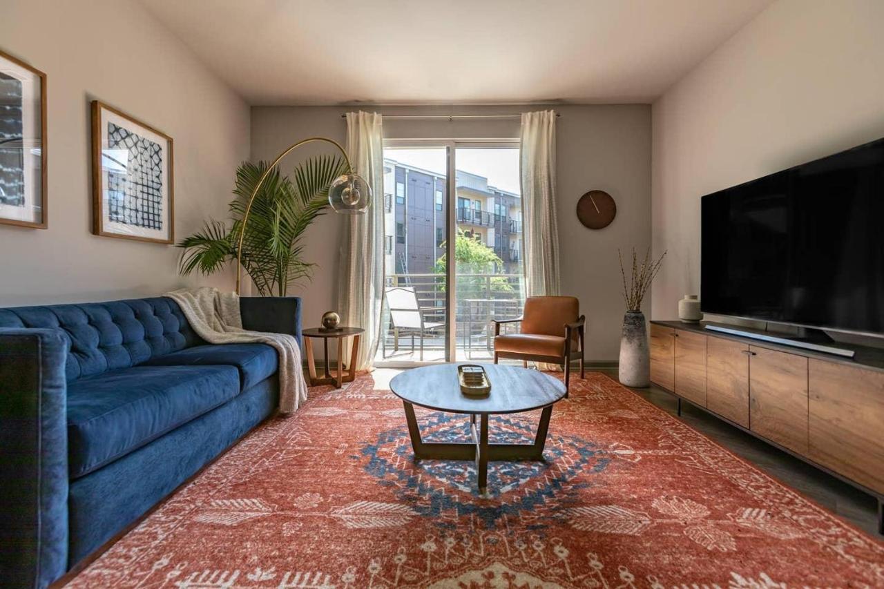 Black Swan - Heart Of Downtown - Midcentury With Patio Apartamento Greenville Exterior foto