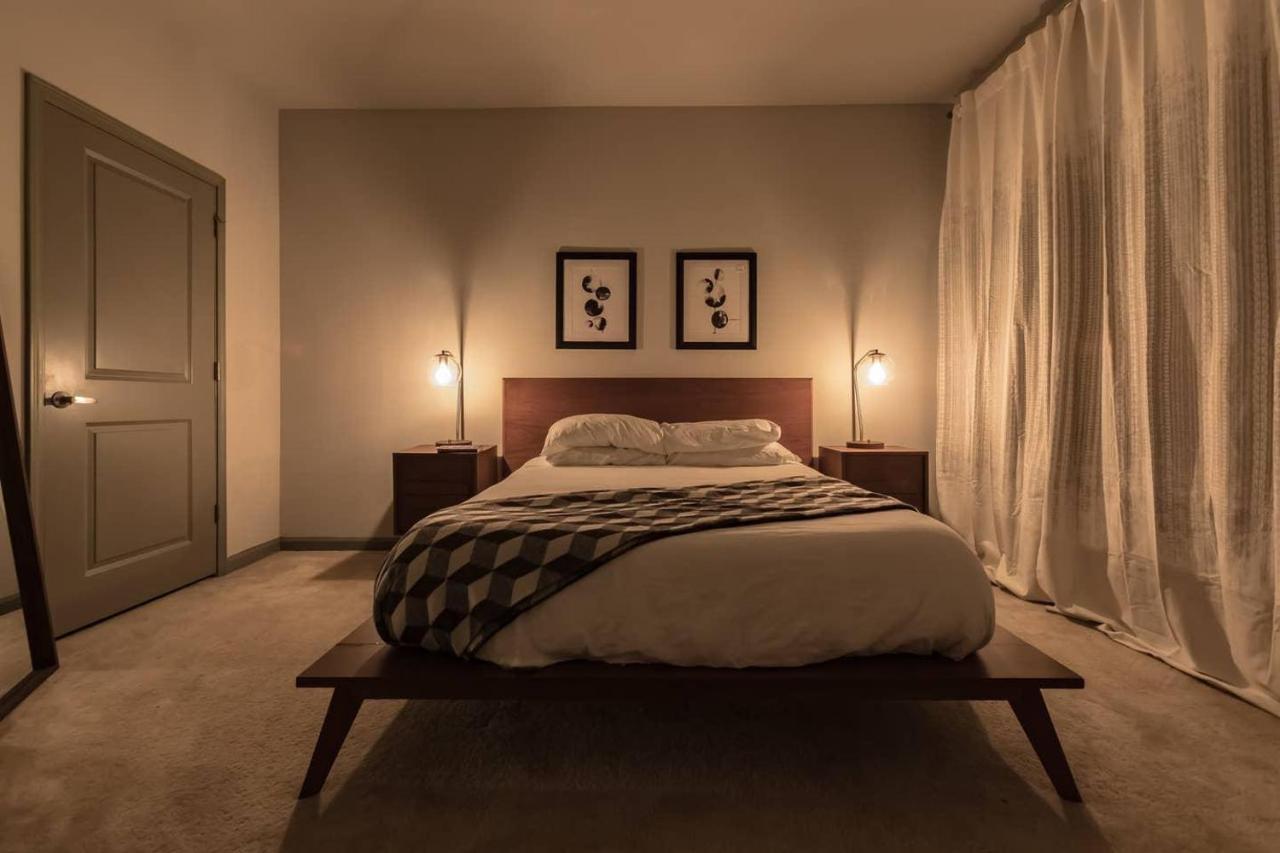 Black Swan - Heart Of Downtown - Midcentury With Patio Apartamento Greenville Exterior foto